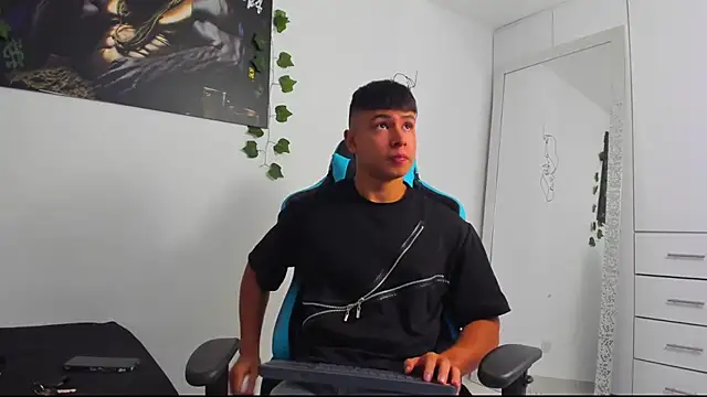 Snapshot of Bray_Kevin chatting on March 8, 2025, 12:22 am Bray Kevin online show from March 8, 2025, 12:22 am