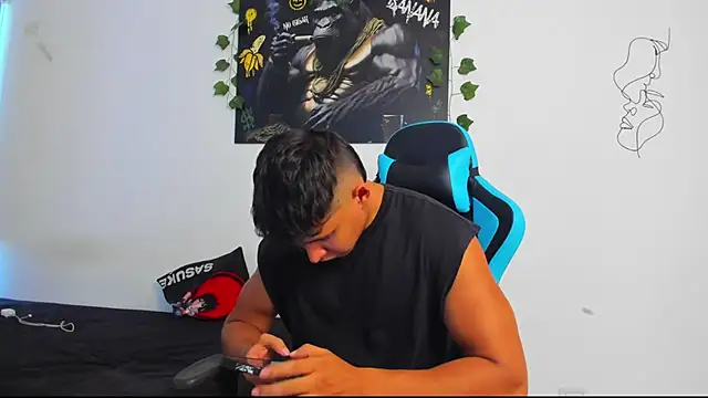 Snapshot of Bray_Kevin chatting on March 18, 2025, 10:15 pm Bray Kevin online show from March 18, 2025, 10:15 pm