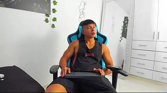 Snapshot of Bray_Kevin chatting on March 23, 2025, 12:15 am Bray Kevin online show from March 23, 2025, 12:15 am