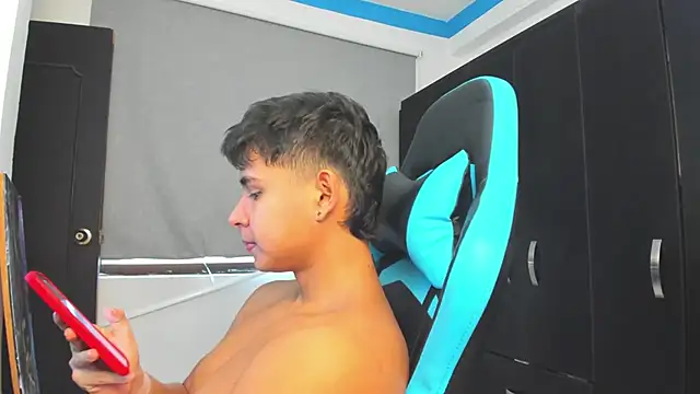 Snapshot of Bray_Kevin chatting on November 5, 2025, 5:57 pm Bray Kevin online show from November 5, 2025, 5:57 pm