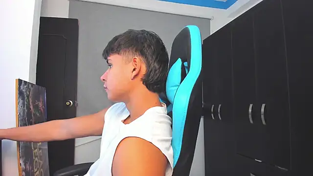 Snapshot of Bray_Kevin chatting on November 8, 2025, 1:39 am Bray Kevin online show from November 8, 2025, 1:39 am