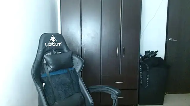 natashasmithe online show from February 11, 2025, 6:44 pm