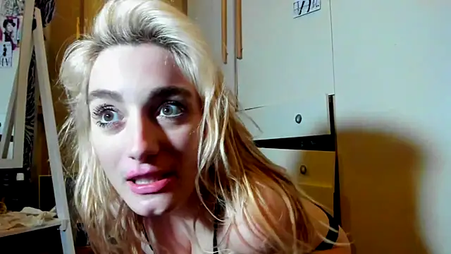 Snapshot of Monicbabe chatting on September 9, 2025, 12:43 am Monicbabe online show from September 9, 2025, 12:43 am