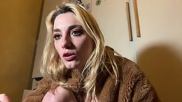 Monicbabe online show from November 9, 2025, 2:43 am