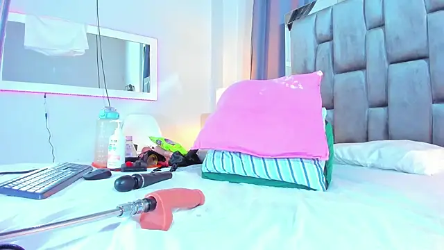 Antonellahorny69 online show from October 15, 2025, 7:14 pm