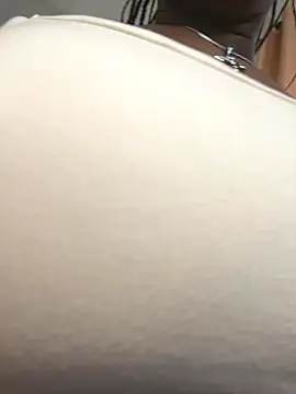 Snapshot of t-Booty_risky_ chatting on October 23, 2025, 1:54 pm t-Booty risky online show from October 23, 2025, 1:54 pm