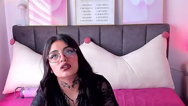 Hinataw33d01 online show from February 9, 2026, 2:21 pm