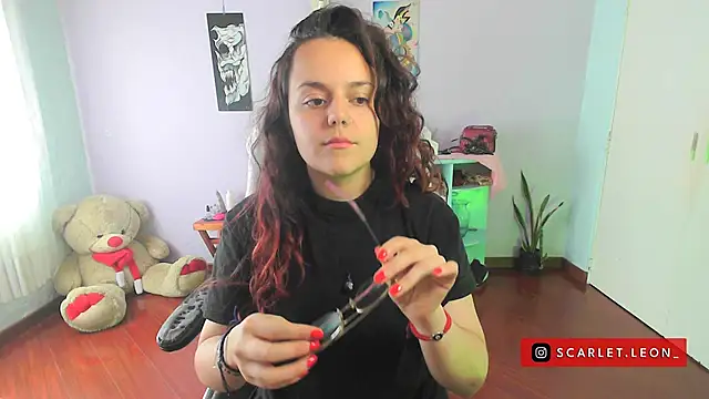 Snapshot of Scarletleon77 chatting on January 17, 2025, 4:04 pm Scarletleon77 online show from January 17, 2025, 4:04 pm