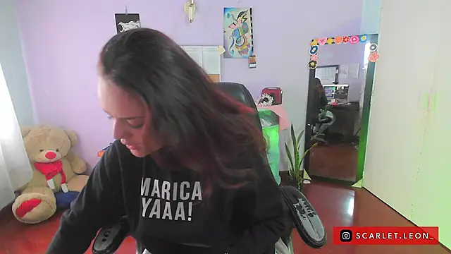 Snapshot of Scarletleon77 chatting on March 19, 2025, 3:08 pm Scarletleon77 online show from March 19, 2025, 3:08 pm