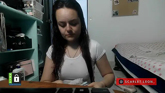 Snapshot of Scarletleon77 chatting on November 12, 2025, 2:28 pm Scarletleon77 online show from November 12, 2025, 2:28 pm