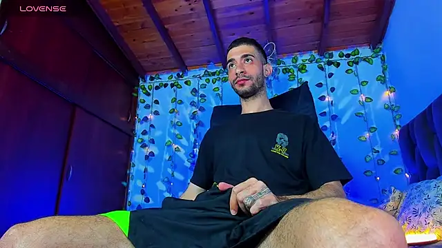 Snapshot of Your__hero1 chatting on March 7, 2025, 3:28 pm Your hero1 online show from March 7, 2025, 3:28 pm