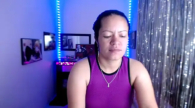 Cristal w online show from March 14, 2025, 3:25 pm