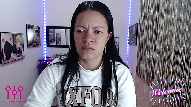 Snapshot of Cristal_w chatting on October 8, 2025, 12:47 pm Cristal w online show from October 8, 2025, 12:47 pm