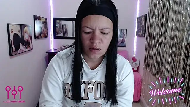 Snapshot of Cristal_w chatting on October 23, 2025, 1:10 pm Cristal w online show from October 23, 2025, 1:10 pm