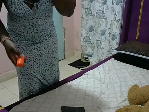 Snapshot of slender-qwene chatting on September 20, 2025, 6:09 pm slender-qwene online show from September 20, 2025, 6:09 pm