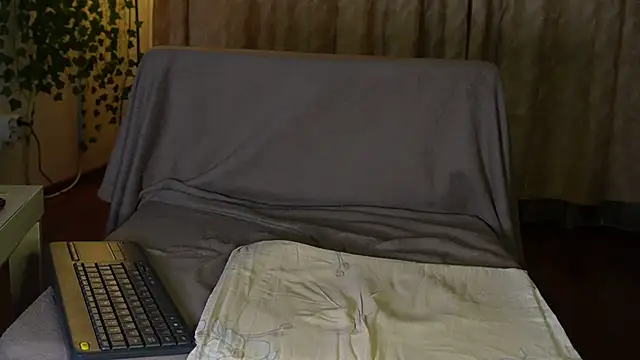 Snapshot of NaughtYHomemadE chatting on March 8, 2025, 8:14 pm NaughtYHomemadE online show from March 8, 2025, 8:14 pm