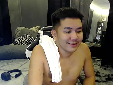 xgregor07 online show from October 28, 2025, 3:47 pm