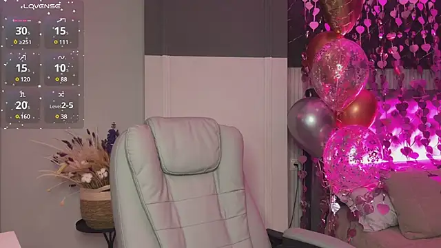 Snapshot of XtraHotX chatting on February 21, 2025, 1:11 am XtraHotX online show from February 21, 2025, 1:11 am