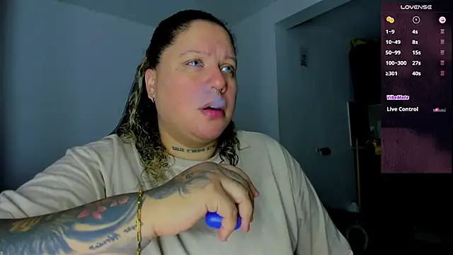 Snapshot of mariana_maze chatting on January 6, 2025, 12:27 am mariana maze online show from January 6, 2025, 12:27 am