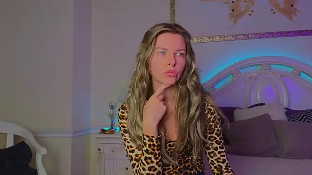 Snapshot of Real_Tini chatting on October 10, 2025, 11:53 am Real Tini online show from October 10, 2025, 11:53 am