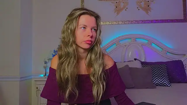 Snapshot of Real_Tini chatting on October 13, 2025, 11:54 am Real Tini online show from October 13, 2025, 11:54 am