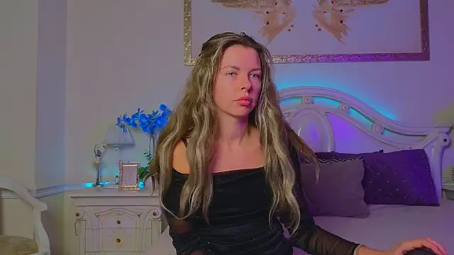 Snapshot of Real_Tini chatting on October 17, 2025, 11:46 am Real Tini online show from October 17, 2025, 11:46 am