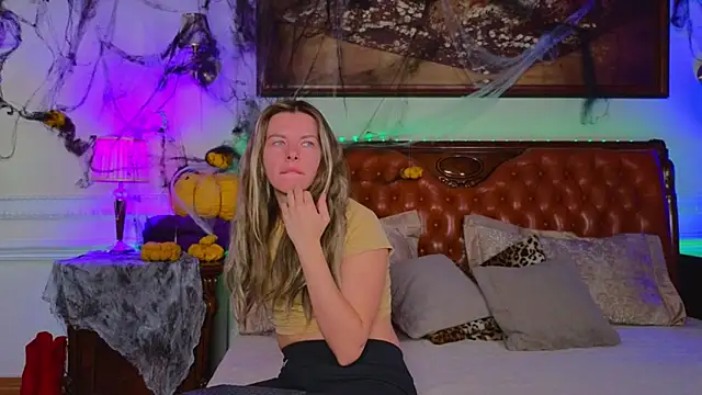 Snapshot of Real_Tini chatting on November 3, 2025, 6:14 am Real Tini online show from November 3, 2025, 6:14 am