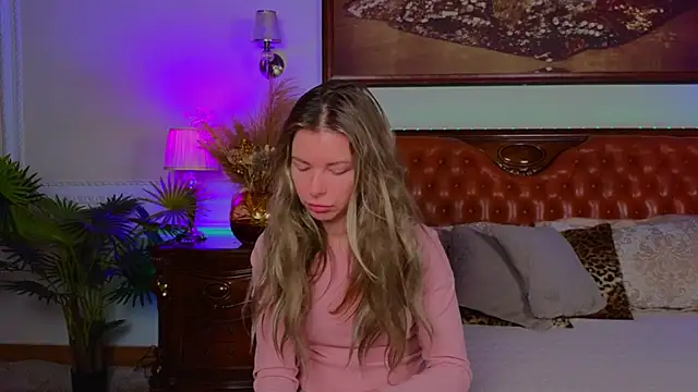 Snapshot of Real_Tini chatting on November 11, 2025, 6:02 am Real Tini online show from November 11, 2025, 6:02 am