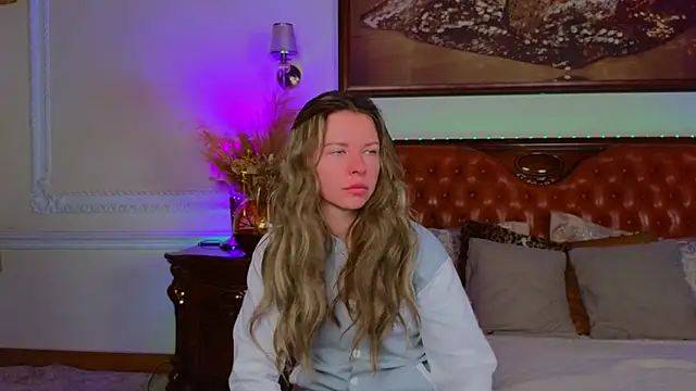 Real Tini online show from November 17, 2025, 6:19 am