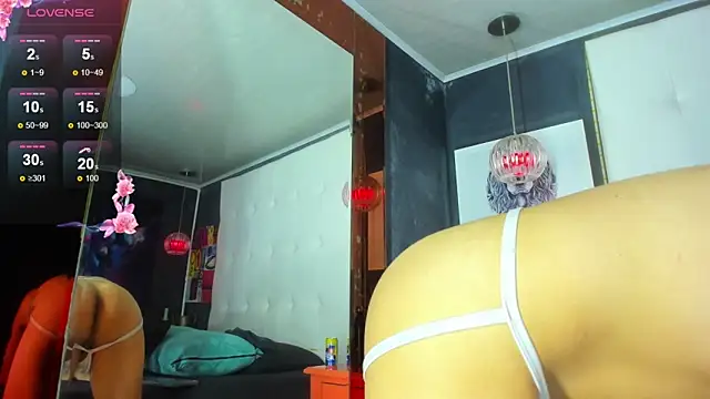 ElianFoxter online show from October 13, 2025, 10:32 pm