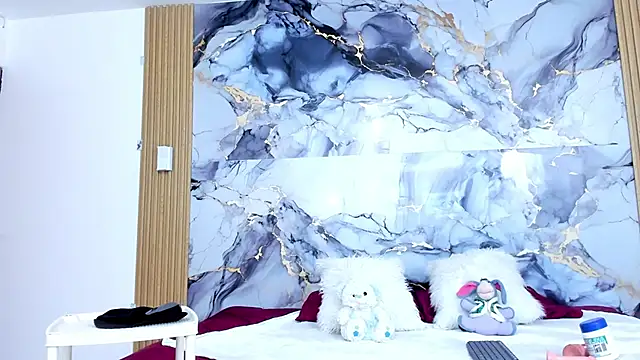 luna hoott online show from October 10, 2025, 2:16 pm