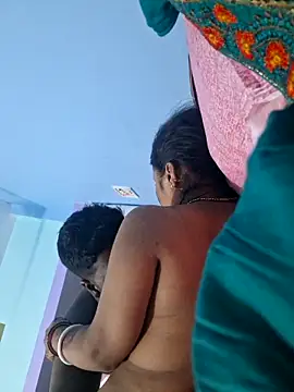 Snapshot of Crezy-Queen01 chatting on October 7, 2025, 3:53 pm Crezy-Queen01 online show from October 7, 2025, 3:53 pm