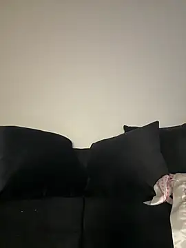 Lickplayofficial online show from April 15, 2026, 4:41 am