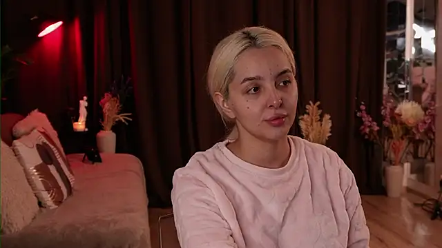 VictoriaMorrone online show from October 7, 2025, 6:27 pm