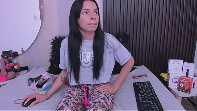 Snapshot of _shantal_smith chatting on January 23, 2025, 6:03 pm shantal smith online show from January 23, 2025, 6:03 pm