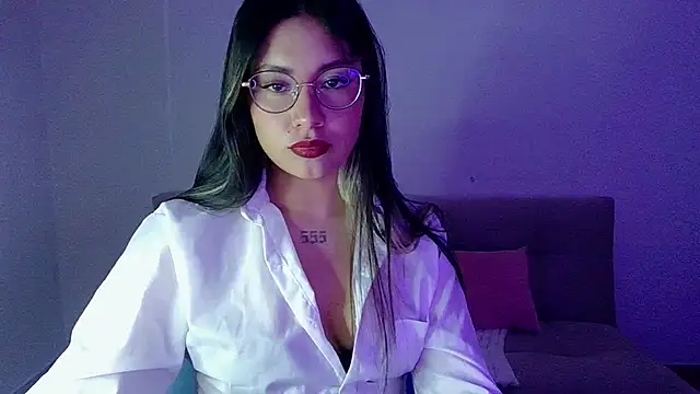 Lia 14  online show from March 5, 2026, 11:45 pm