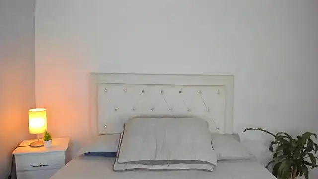 Snapshot of MELISSA_ALVAREZ chatting on October 19, 2025, 9:21 am MELISSA ALVAREZ online show from October 19, 2025, 9:21 am