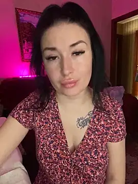 Snapshot of Roxana_Bell chatting on February 24, 2025, 11:32 am Roxana Bell online show from February 24, 2025, 11:32 am