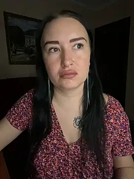 Roxana Bell online show from April 13, 2026, 6:13 pm