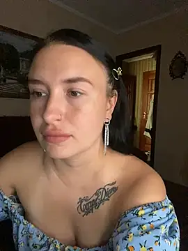 Snapshot of Roxana_Bell chatting on June 13, 2026, 11:41 am Roxana Bell online show from June 13, 2026, 11:41 am