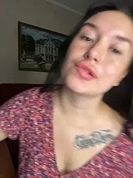 Snapshot of Roxana_Bell chatting on July 6, 2026, 9:17 am Roxana Bell online show from July 6, 2026, 9:17 am
