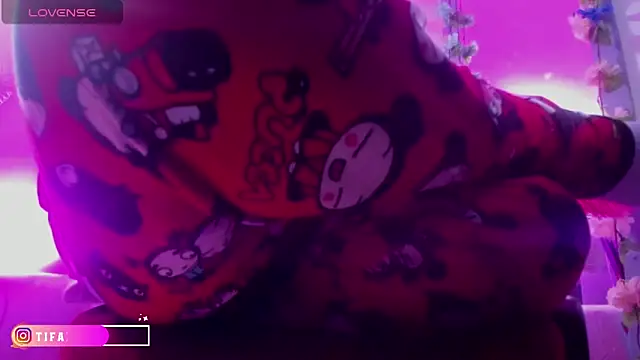 little tifanny82 online show from September 18, 2025, 6:43 pm