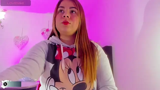 little tifanny82 online show from October 1, 2025, 9:43 pm