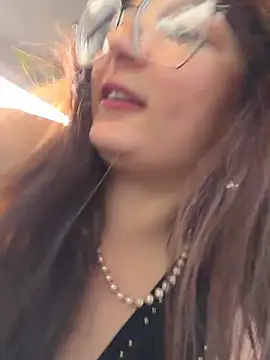 urpuppymoon online show from March 4, 2026, 10:16 pm