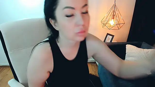 LayaFlow online show from March 4, 2026, 9:15 am