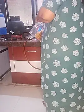 Snapshot of Ravina_patil1 chatting on February 7, 2025, 11:01 am Ravina patil1 online show from February 7, 2025, 11:01 am