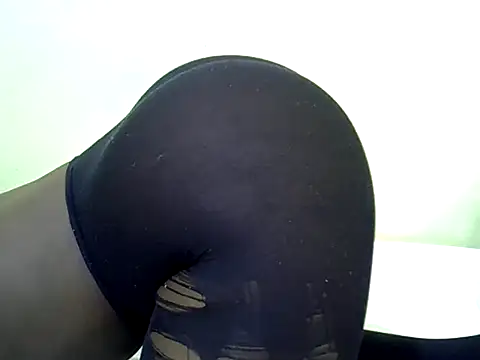 candililie online show from March 6, 2026, 11:39 am