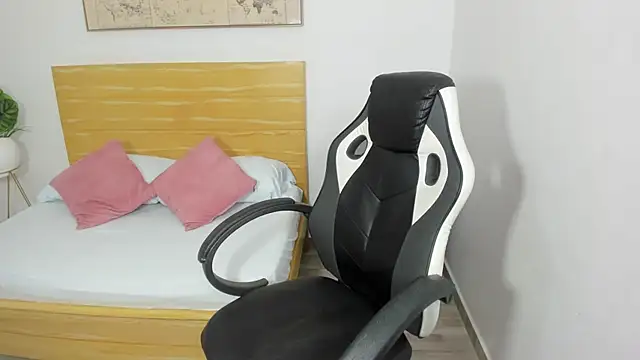 Snapshot of enma30_ chatting on December 12, 2024, 1:17 pm enma30 online show from December 12, 2024, 1:17 pm