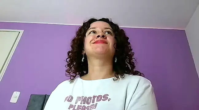 Snapshot of ArtesanaMK chatting on February 7, 2025, 8:31 pm ArtesanaMK online show from February 7, 2025, 8:31 pm