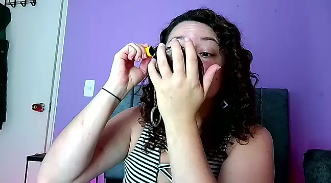 Snapshot of ArtesanaMK chatting on February 11, 2025, 5:07 pm ArtesanaMK online show from February 11, 2025, 5:07 pm